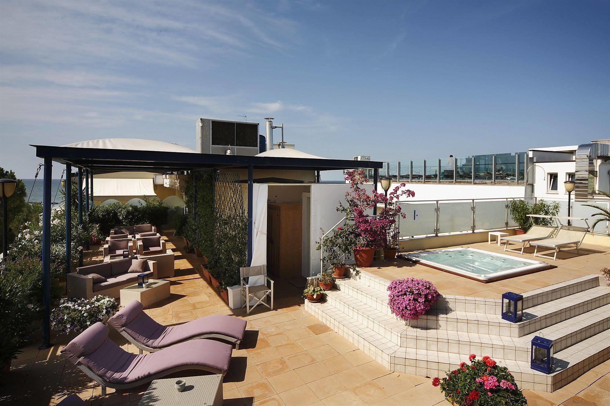 Residence Capitol Cattolica Exteriér fotografie